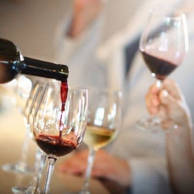 Pranzare in una cantina tipica georgiana assaggiando i vini locali - Sheki