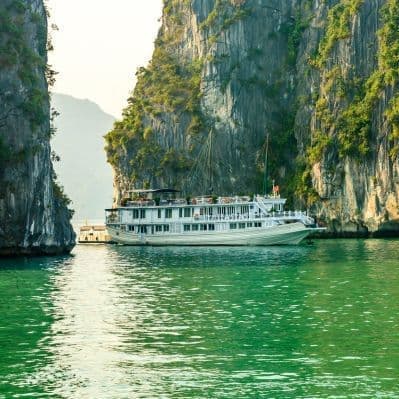 Dormire nella baia di Halong, a bordo di una moderna “giunca tradizionale” - Baia di Halong