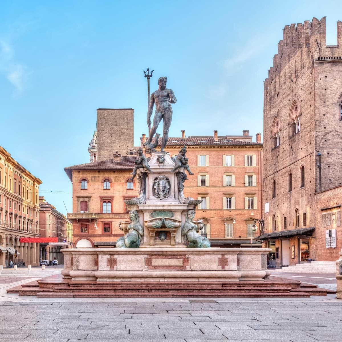 Bologna: Walking Through History, Towers, and Porticoes - بولونيا