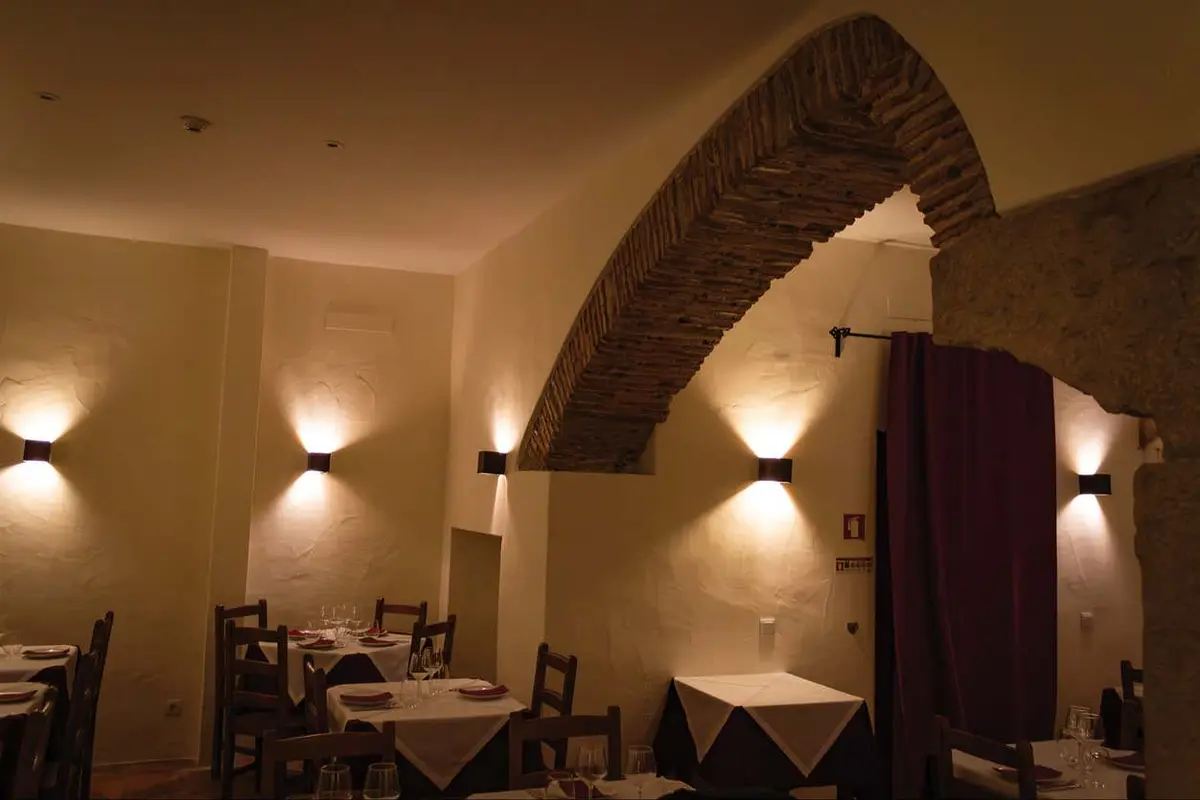 Dinner + Fado Show in Canto do Poeta