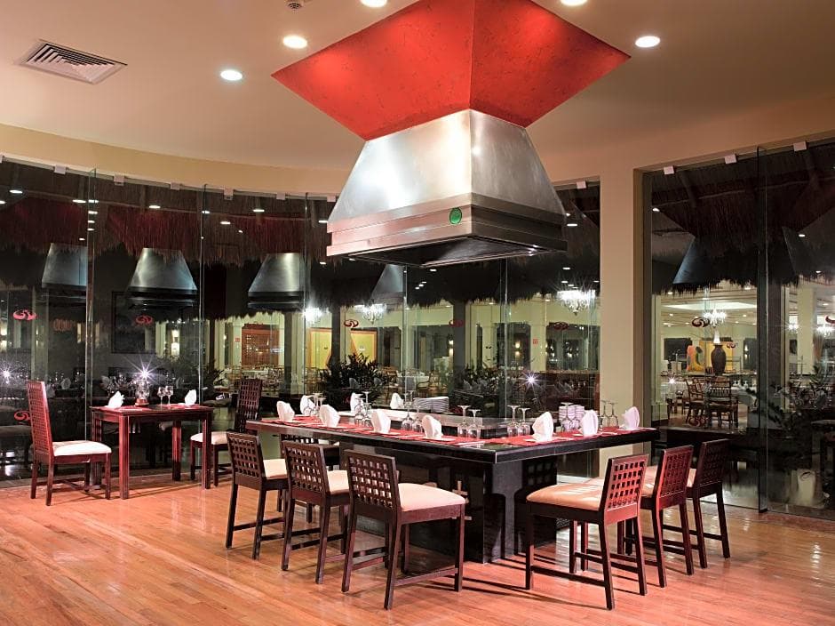 Grand Palladium Colonial Resort & Spa