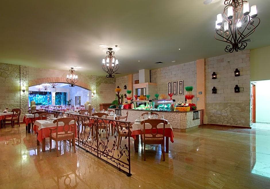 Grand Palladium Colonial Resort & Spa