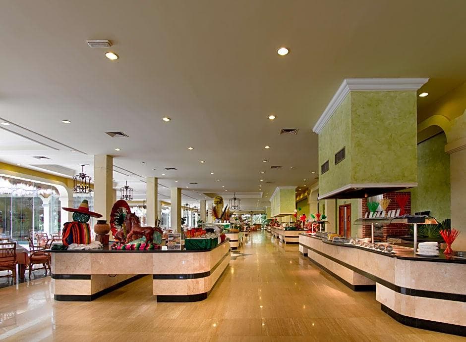 Grand Palladium Colonial Resort & Spa