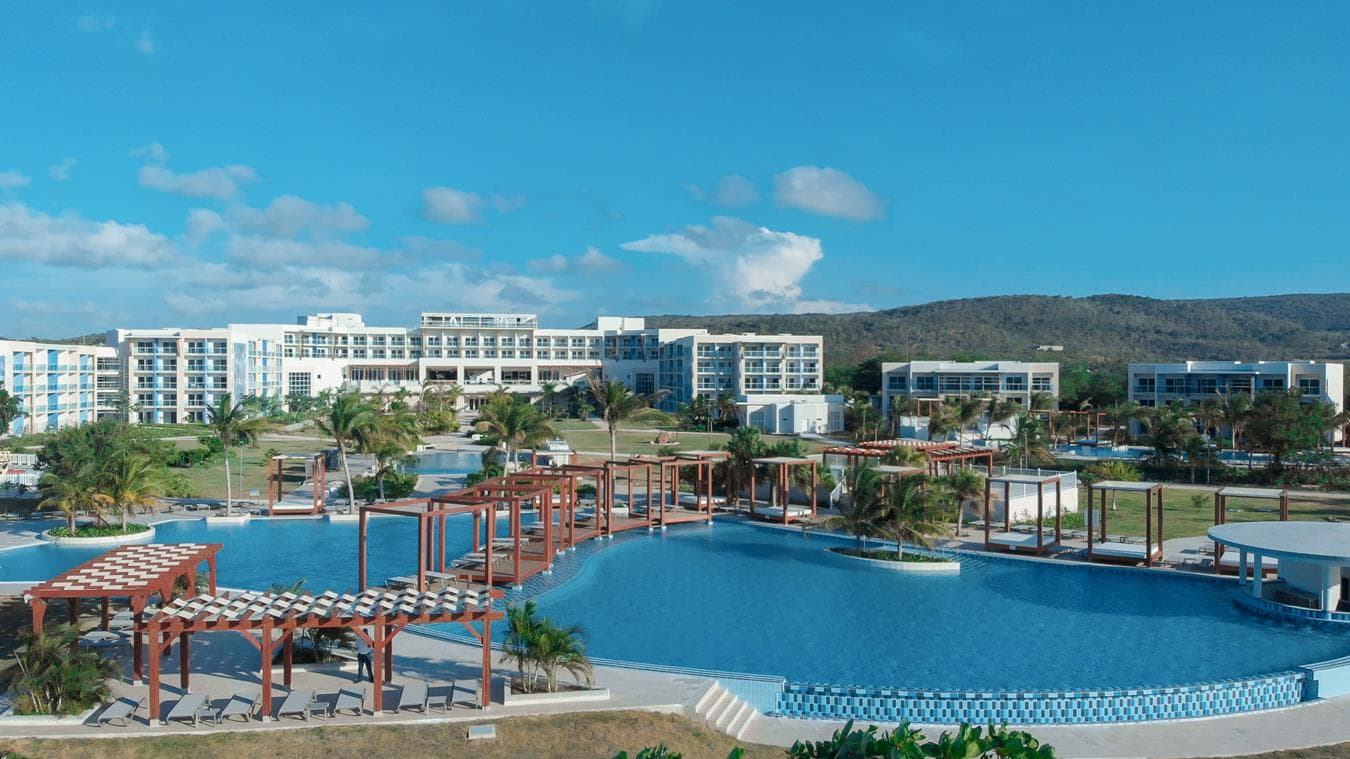 Gran Muthu Almirante Beach