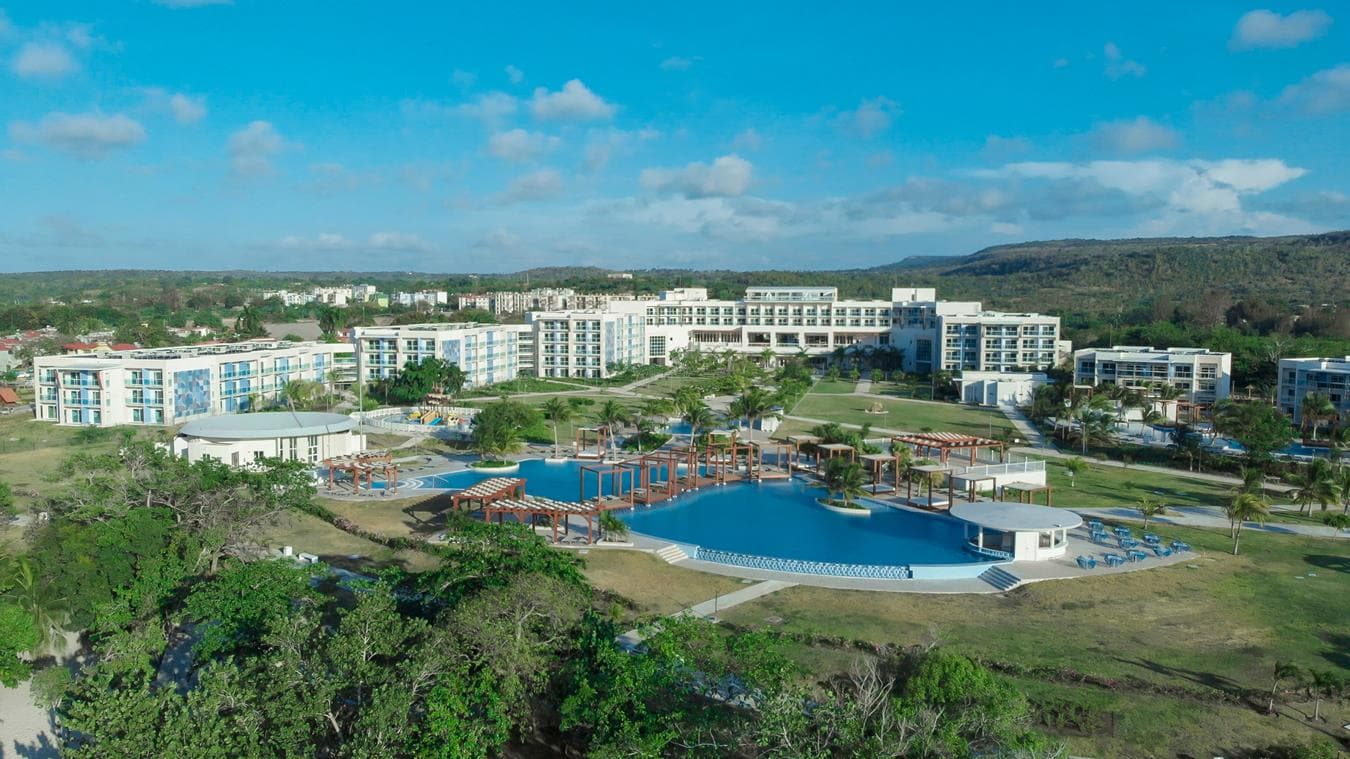 Gran Muthu Almirante Beach