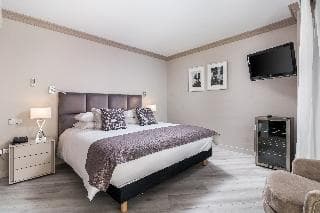 Park Plaza Suites
