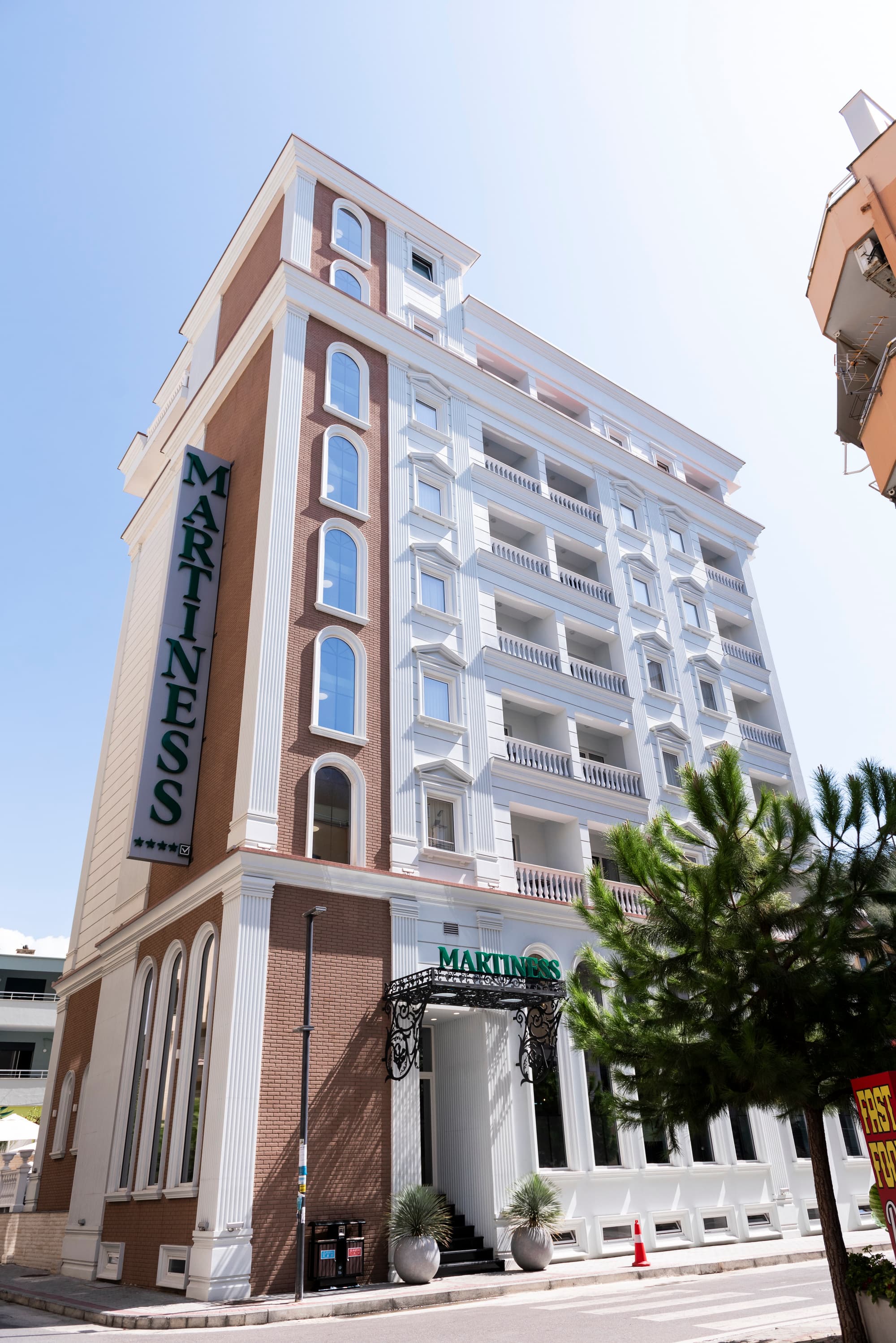 Martiness Hotel