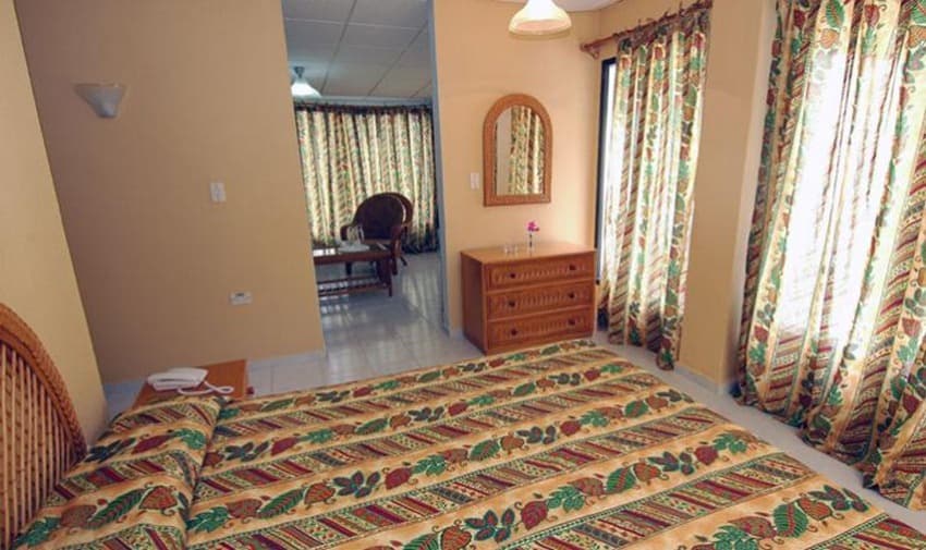 HOTEL LOS HELECHOS