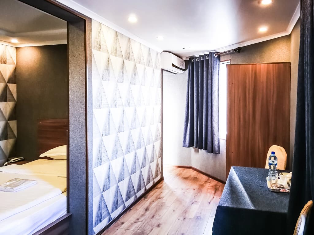 Salut Hotel