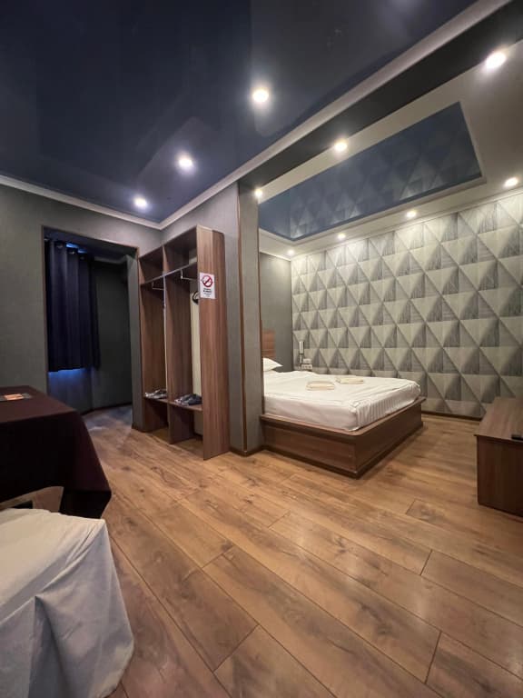 Salut Hotel