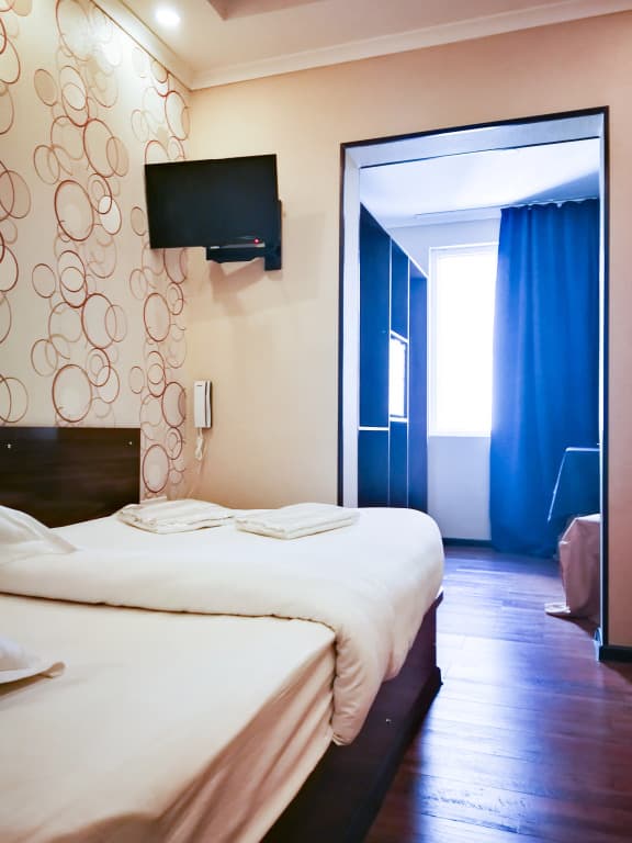 Salut Hotel