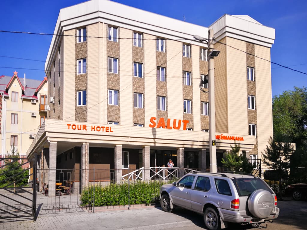 Salut Hotel