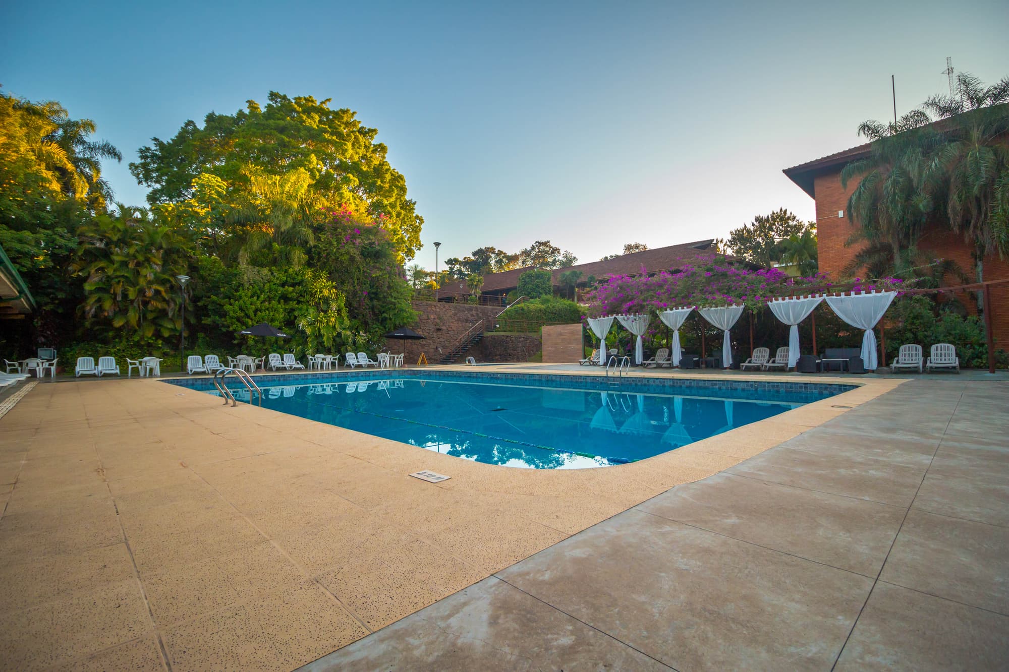 Hotel Raices Esturion