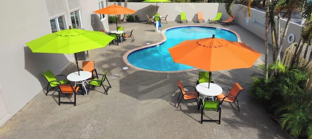 La Quinta Inn & Suites by Wyndham Deerfield Beach I-95