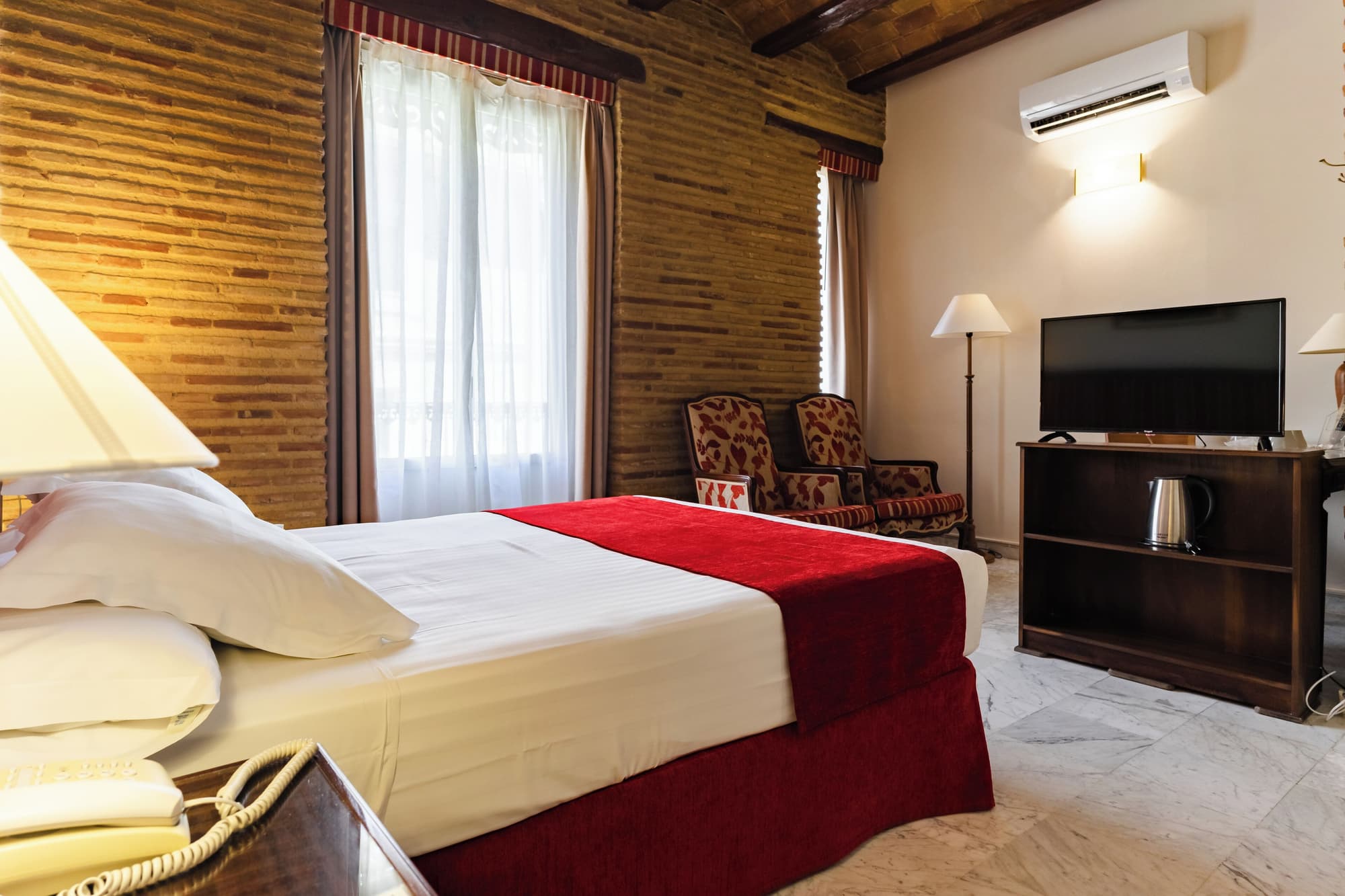 Ad Hoc Monumental Hotel