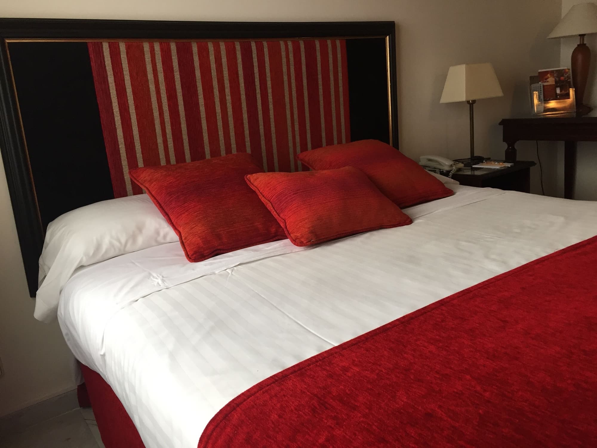 Ad Hoc Monumental Hotel