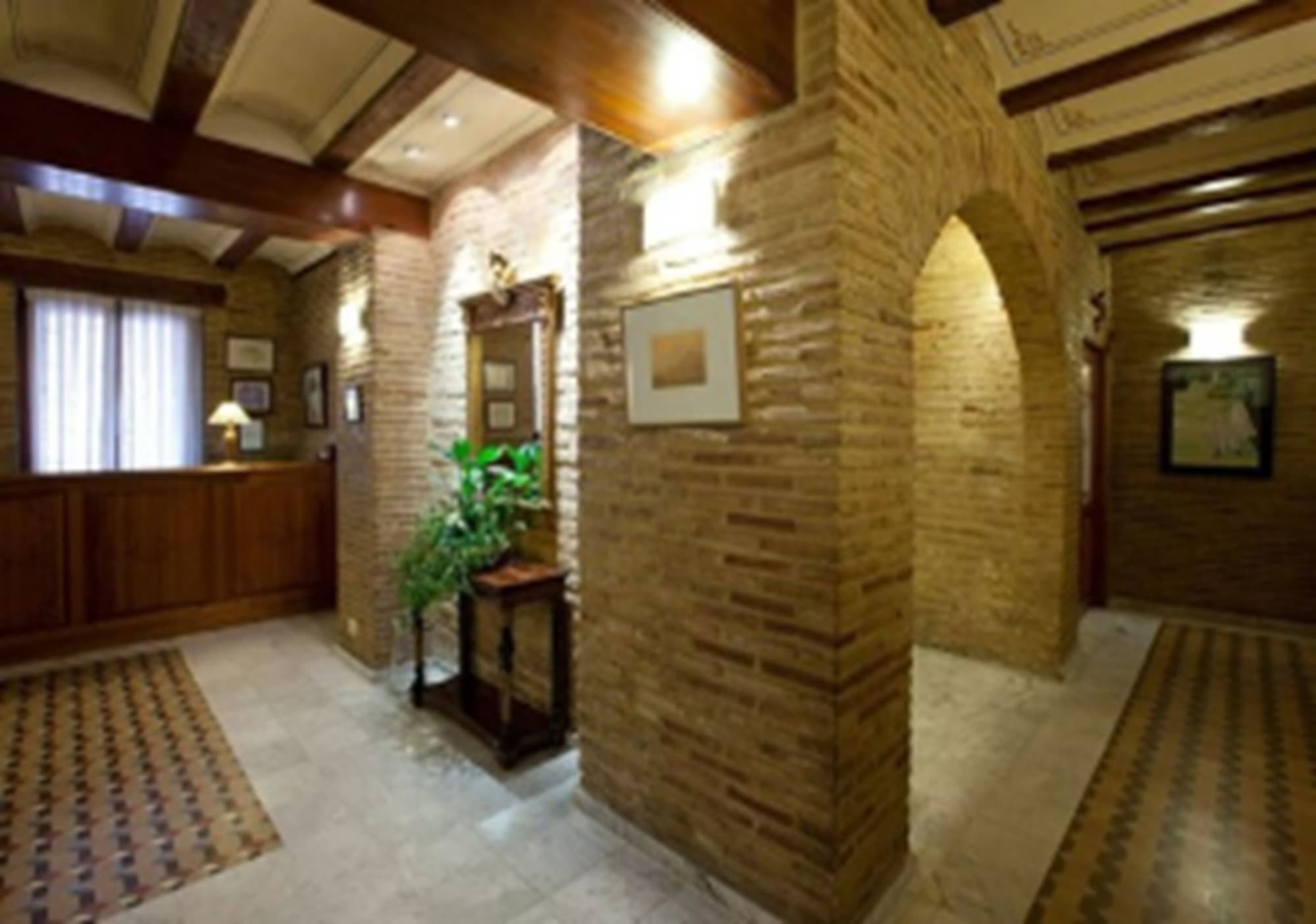 Ad Hoc Monumental Hotel