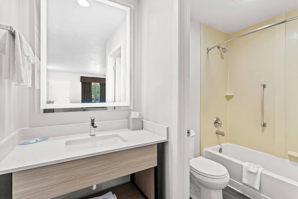 Quality Inn & Suites Sunport Airport Albuquerque