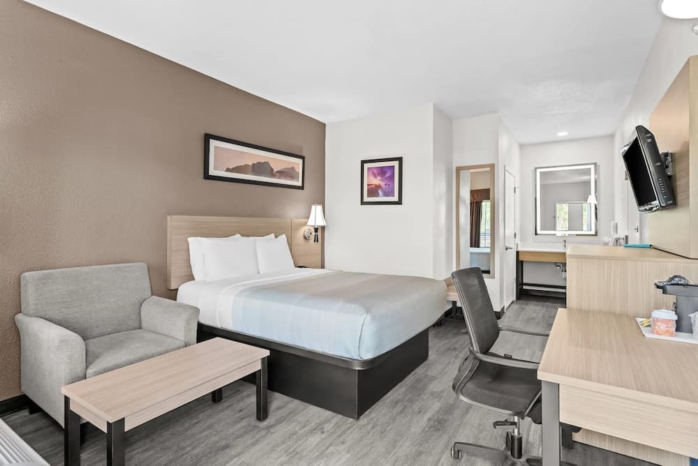 Quality Inn & Suites Sunport Airport Albuquerque
