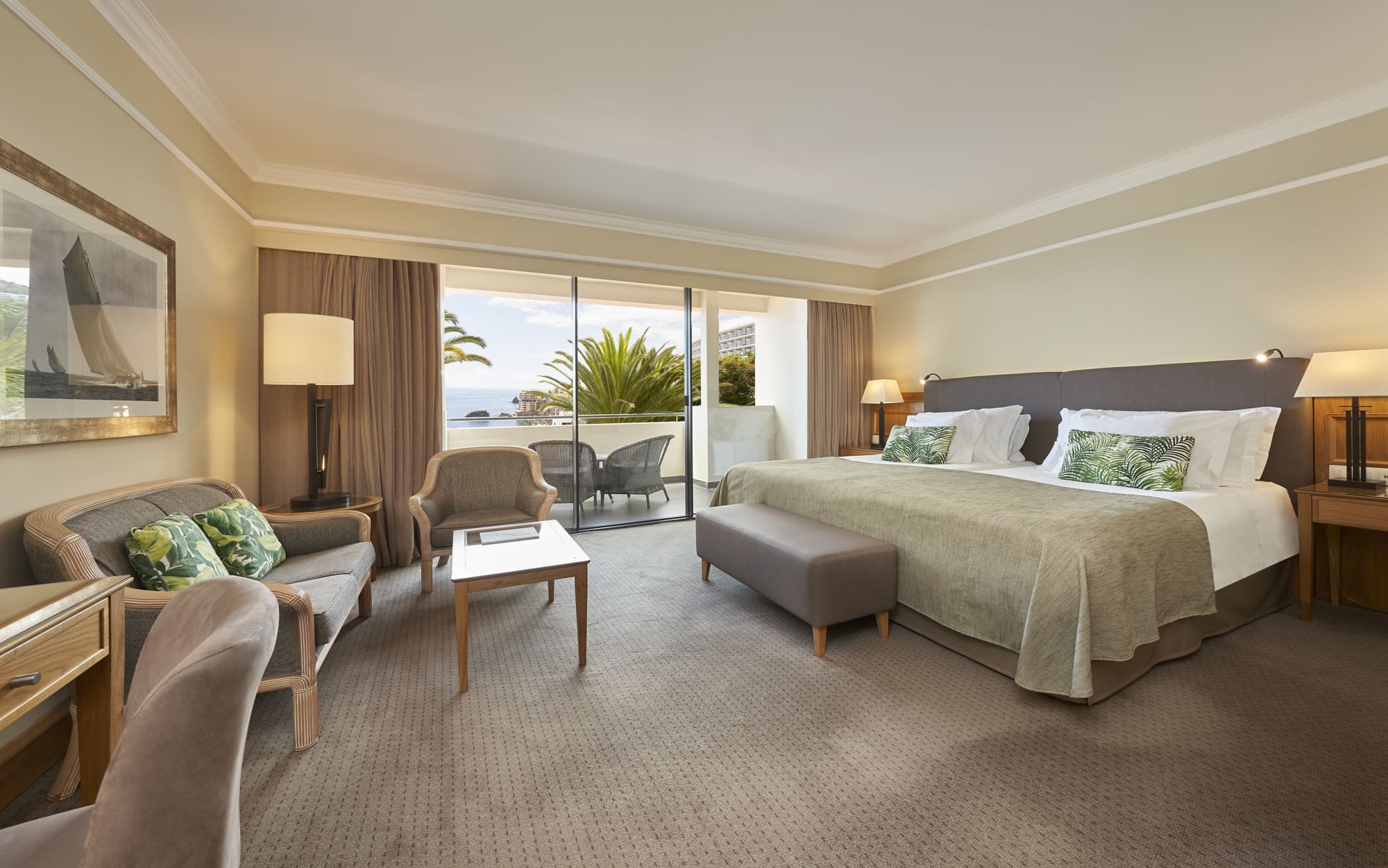 The Cliff Bay, by PortoBay