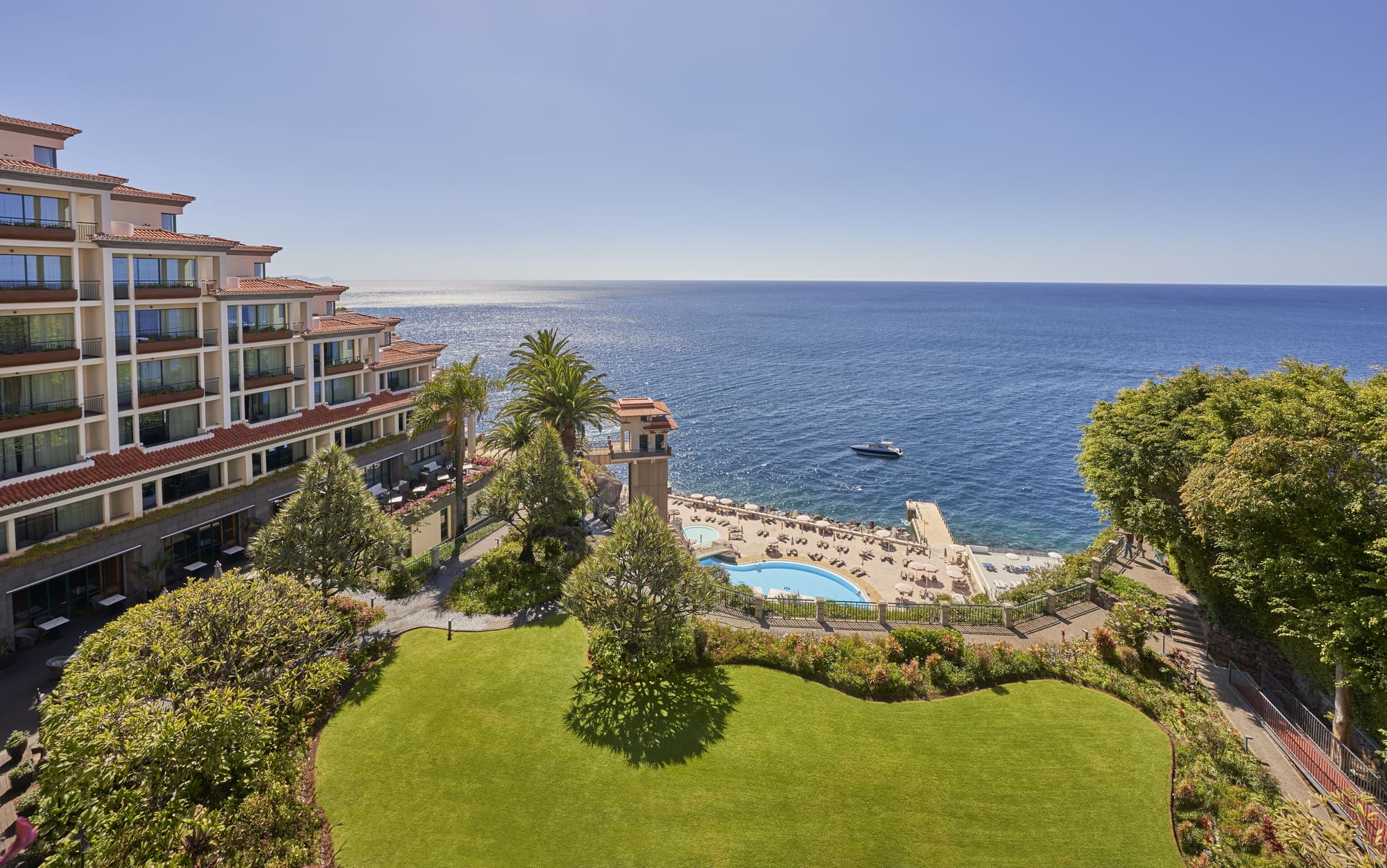 The Cliff Bay, by PortoBay