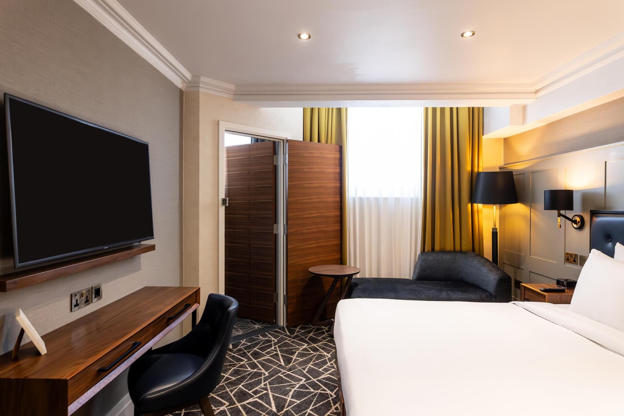 100 Queen's Gate Hotel London Kensington, Curio Collection by Hilton