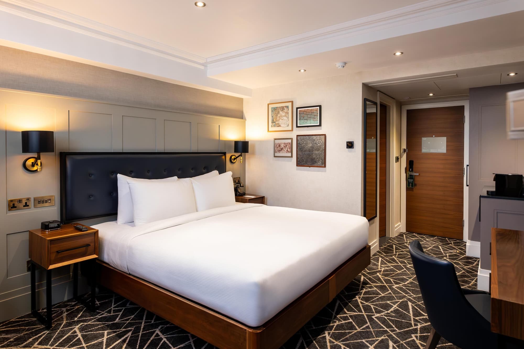 100 Queen's Gate Hotel London Kensington, Curio Collection by Hilton