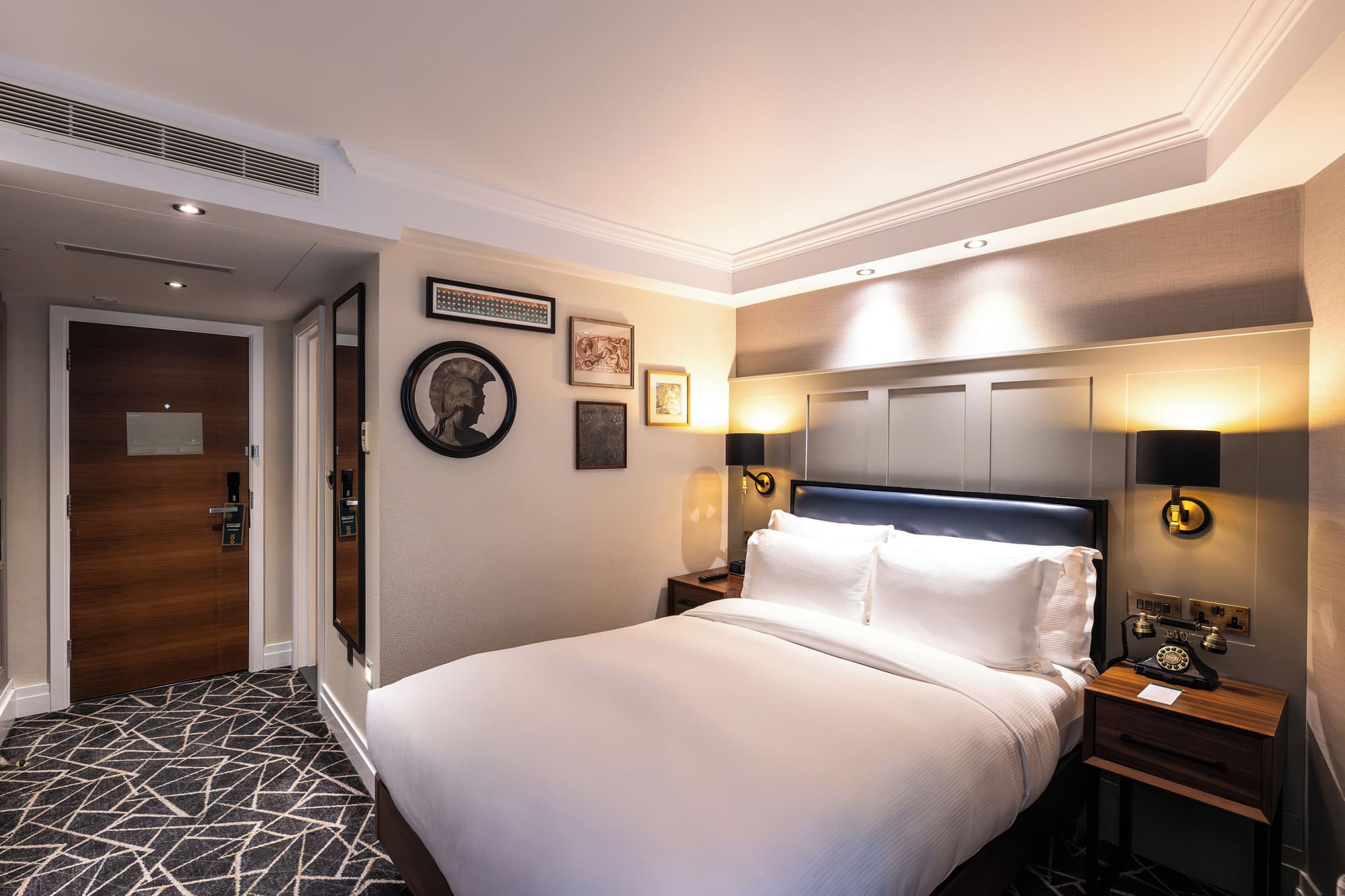 100 Queen's Gate Hotel London Kensington, Curio Collection by Hilton