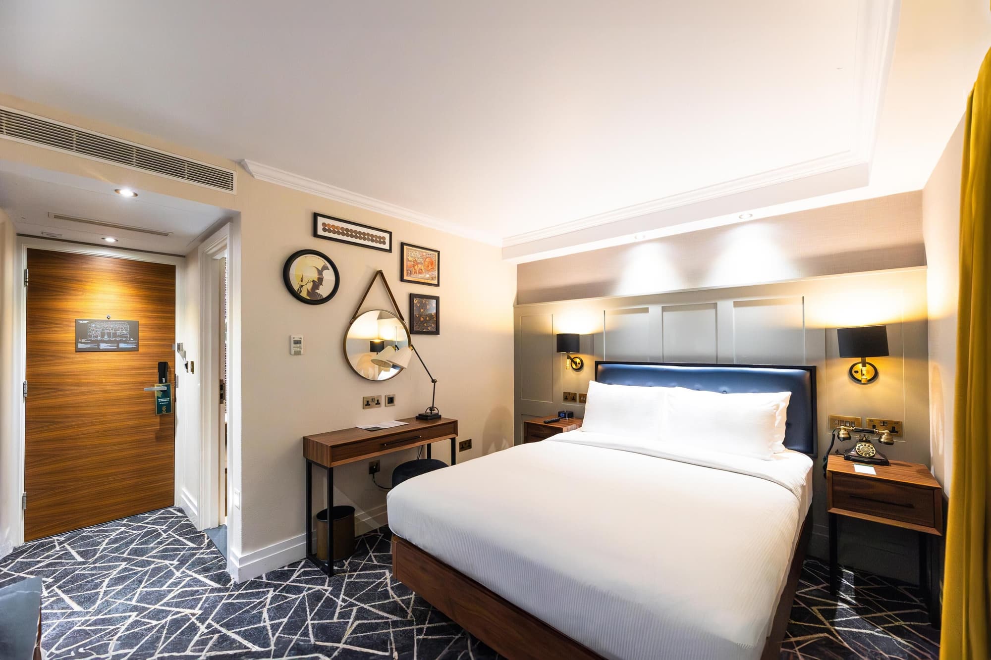 100 Queen's Gate Hotel London Kensington, Curio Collection by Hilton