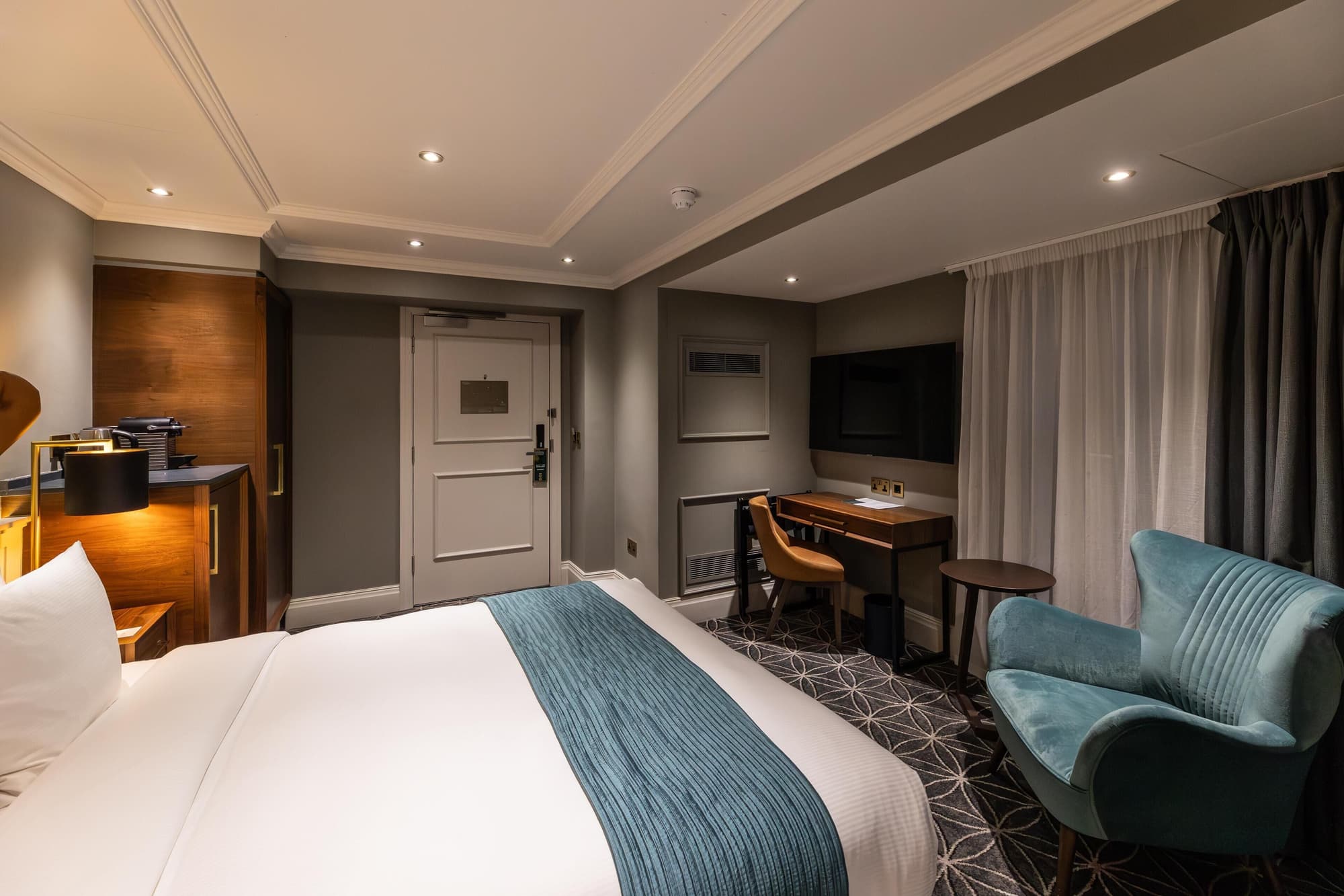 100 Queen's Gate Hotel London Kensington, Curio Collection by Hilton
