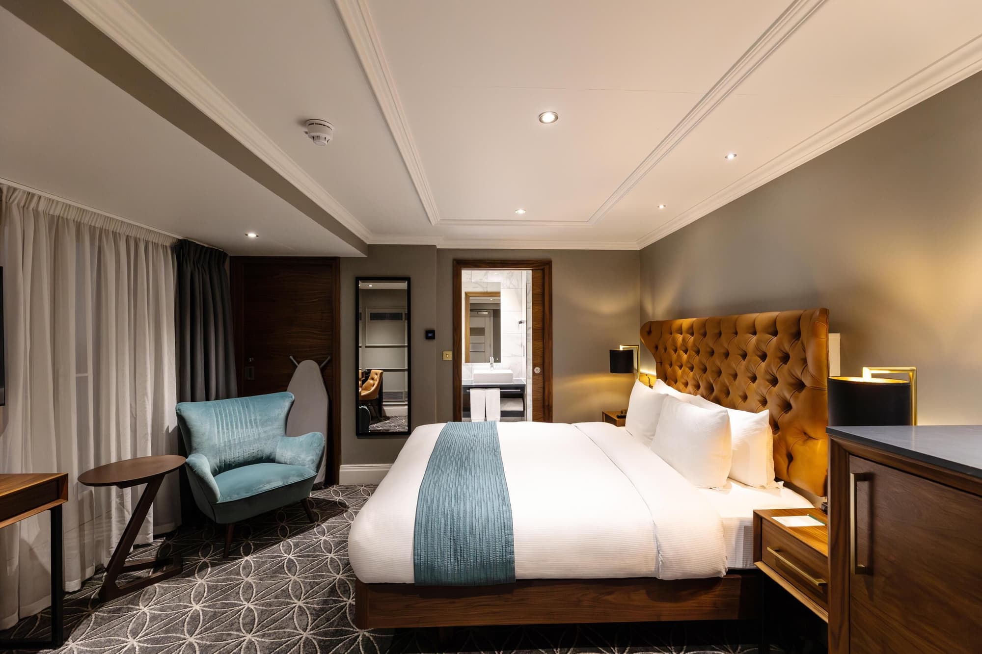 100 Queen's Gate Hotel London Kensington, Curio Collection by Hilton