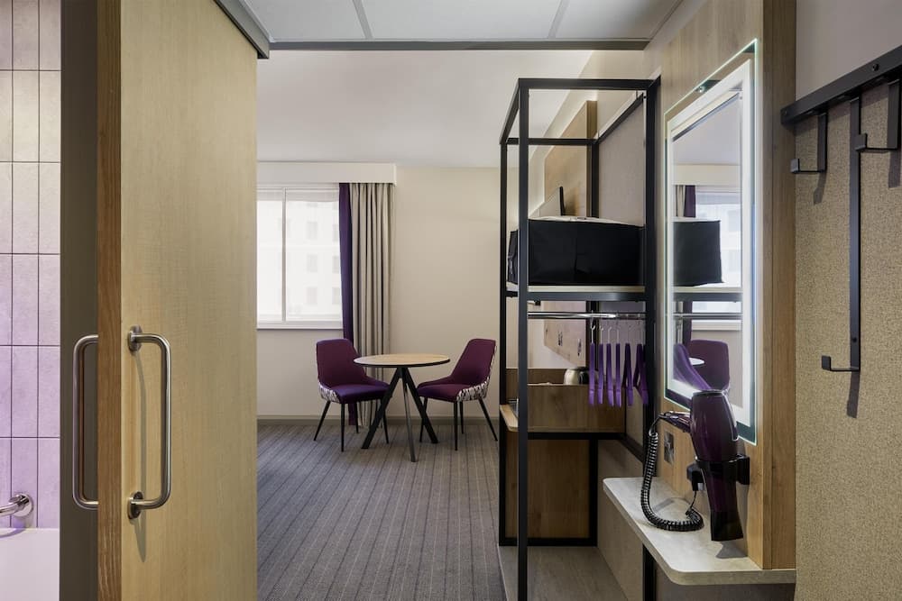 Premier Inn London Heathrow Airport T2 & T3 - Bath Road