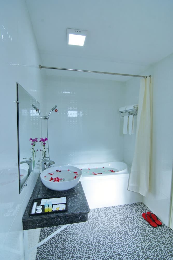Royal Pearl Hotel