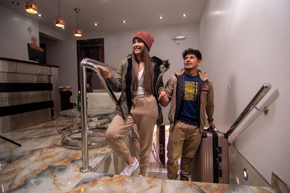 Hotel Melthon Class, Recepción