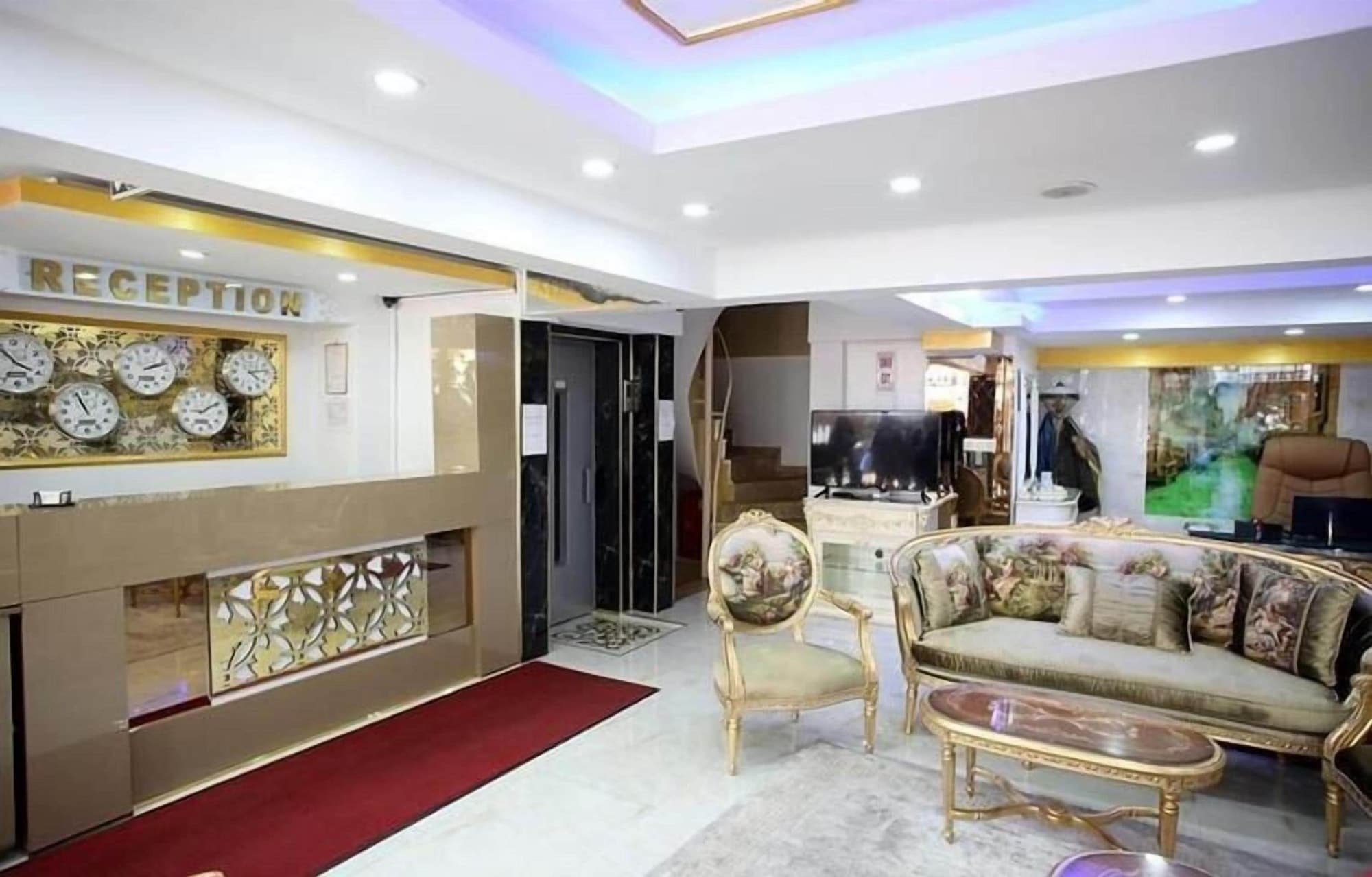 Metrolux Hotel