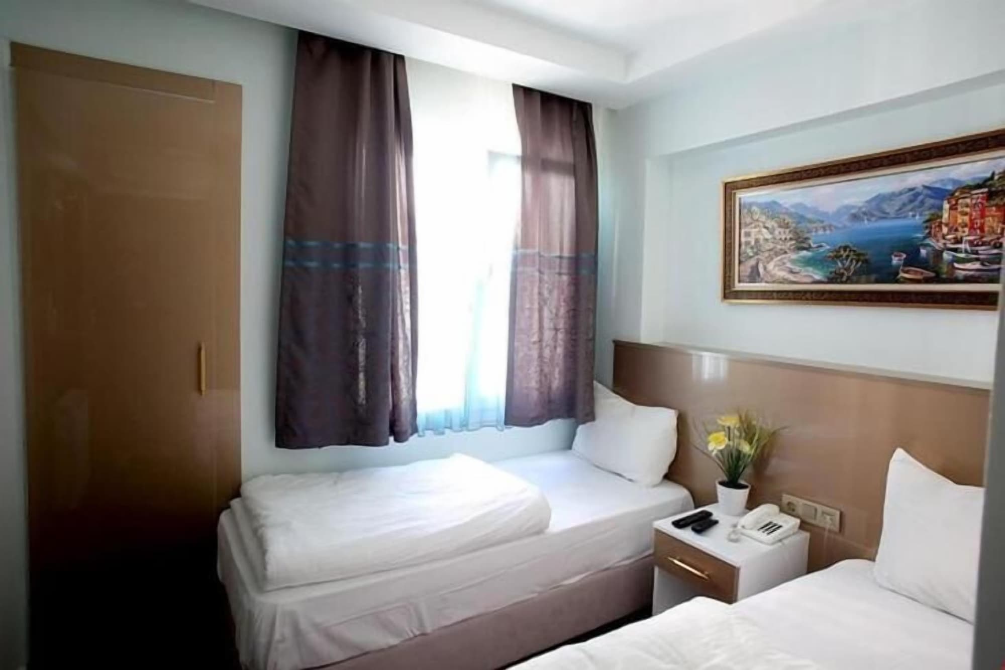 Metrolux Hotel