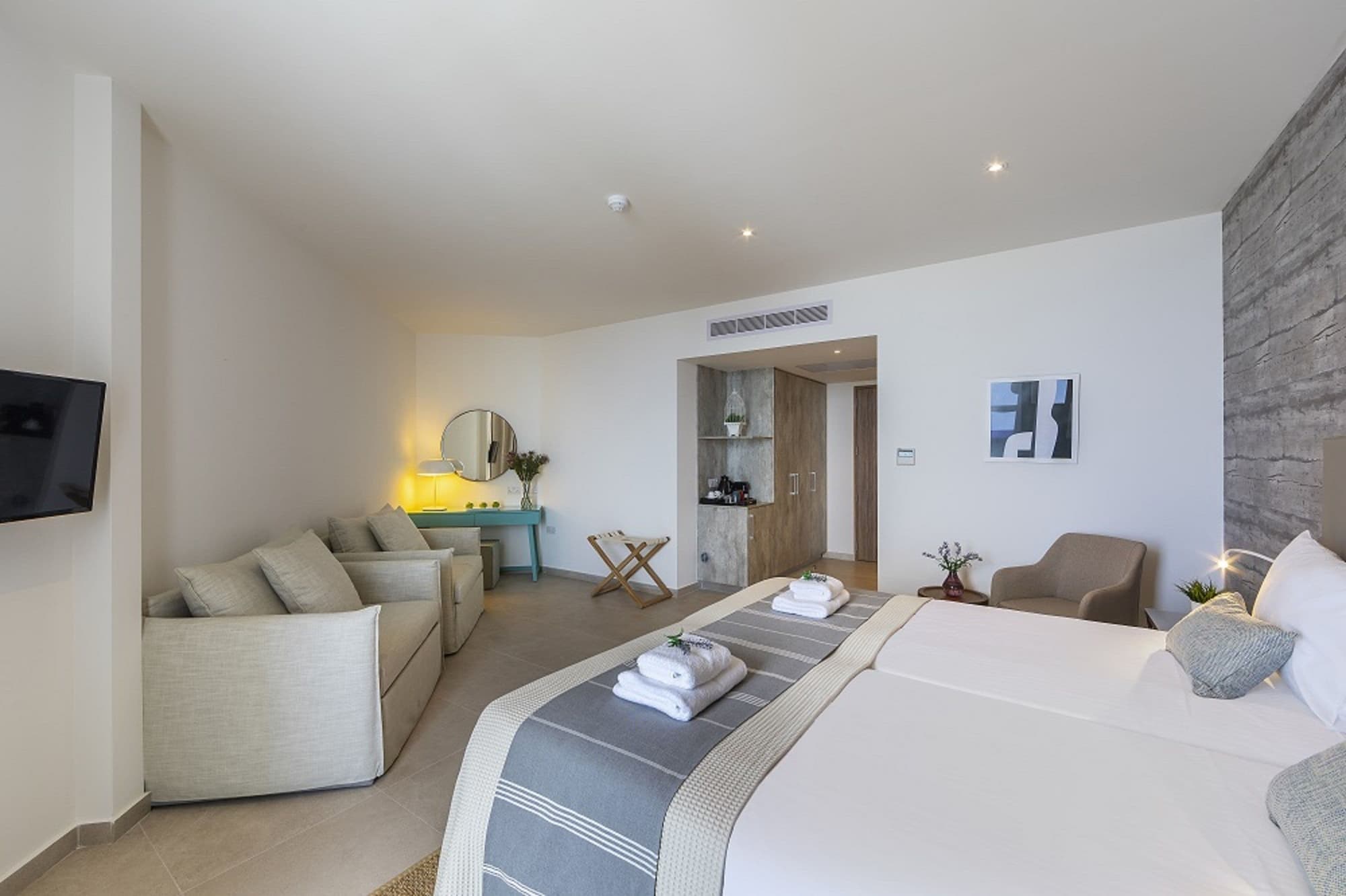 Leonardo Plaza Cypria Maris Beach Hotel & Spa