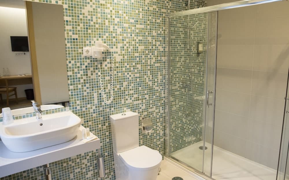 LAM Hotel Celorico de Basto, Bathroom