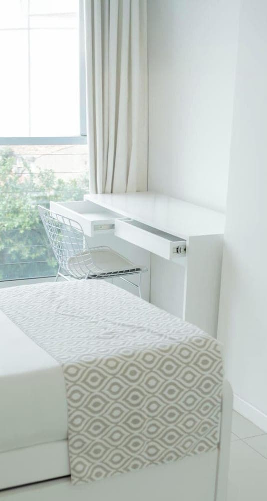 Start Villa Morra Rent Apartments, Room