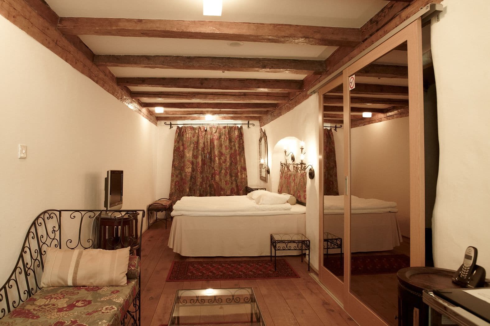 CRU Hotel