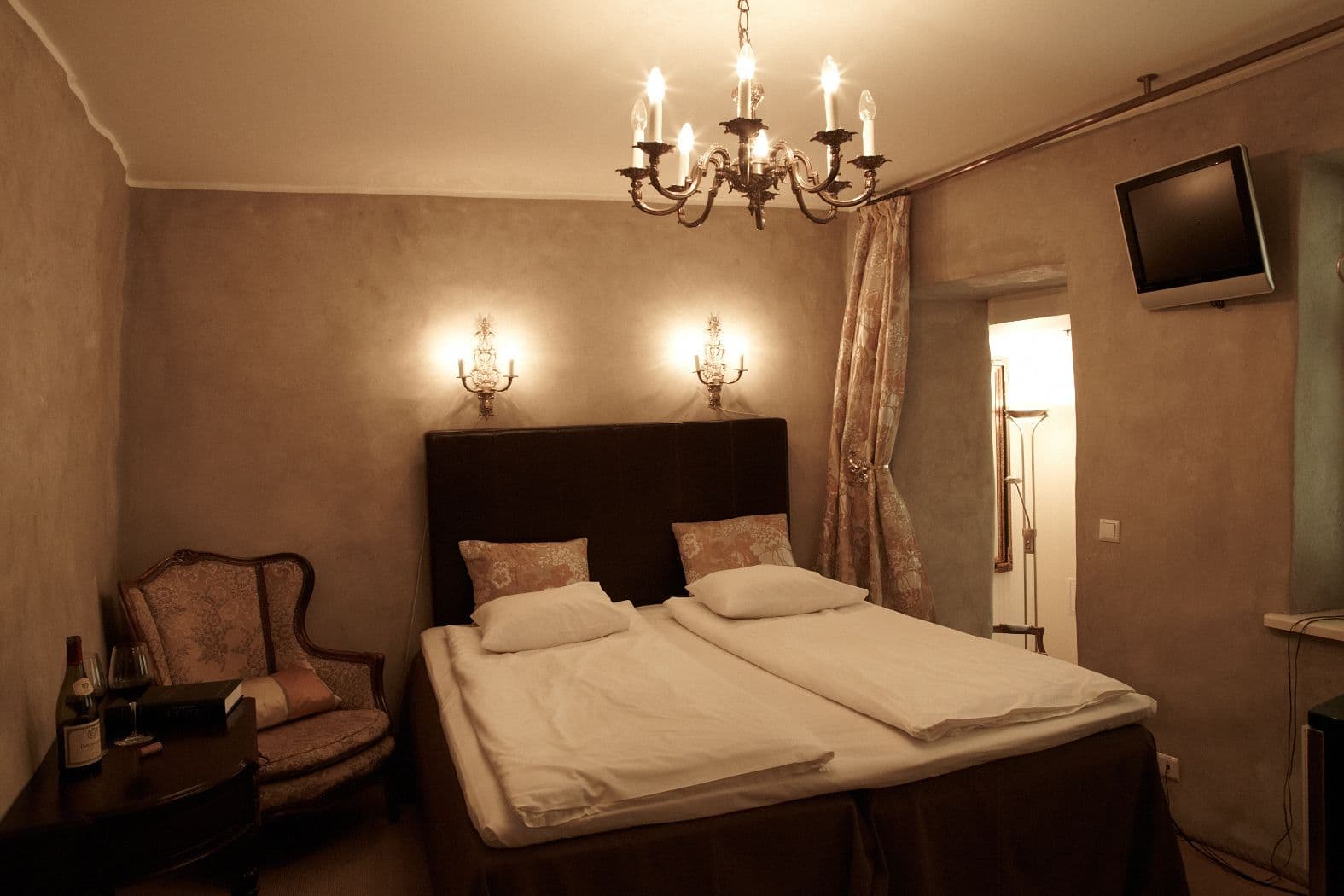 CRU Hotel