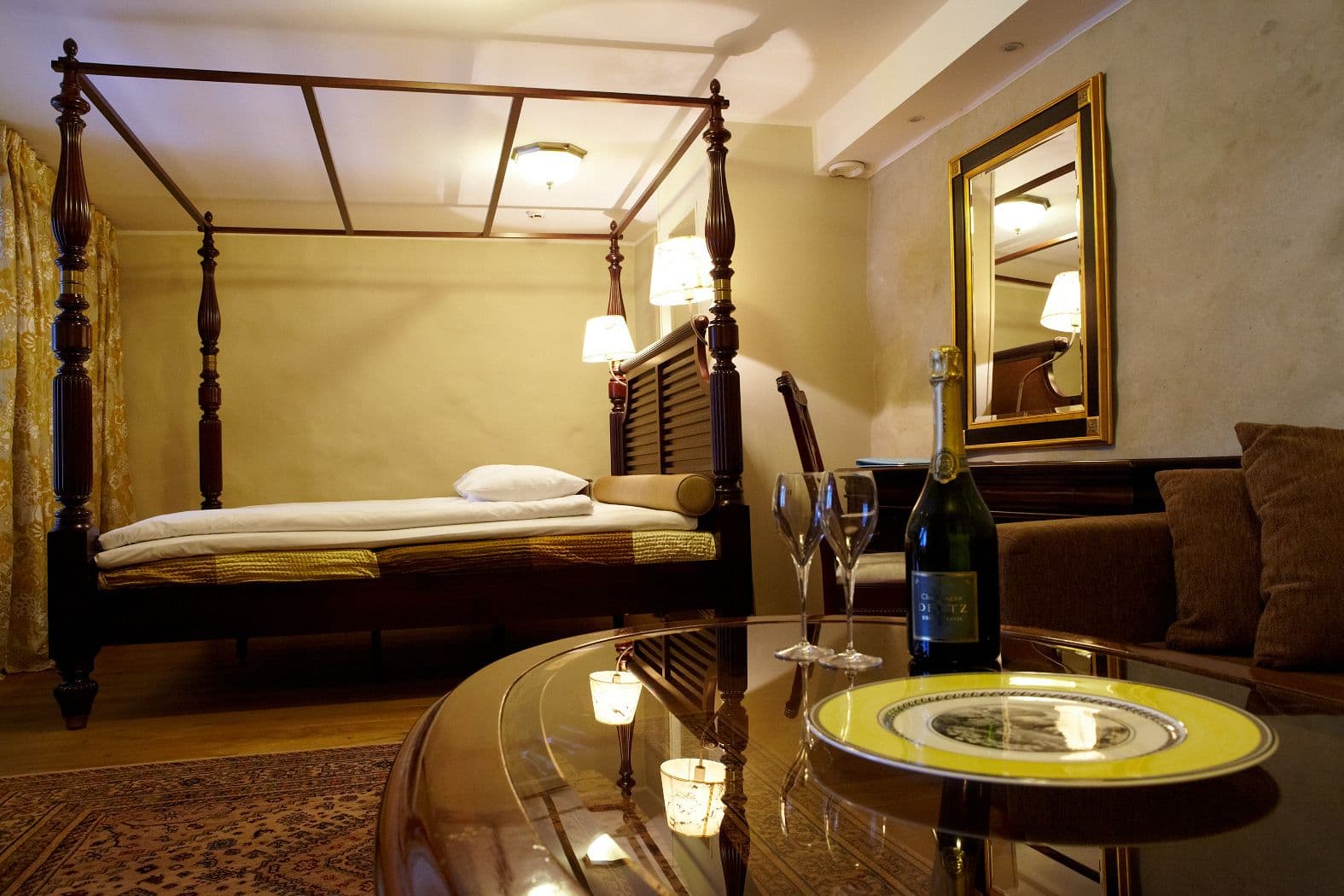 CRU Hotel