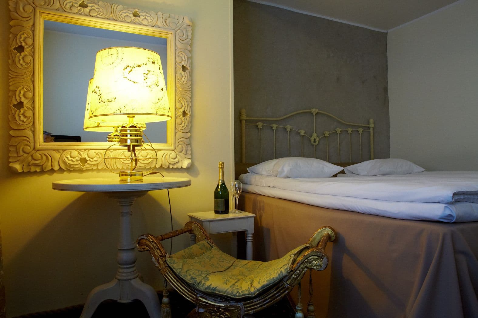 CRU Hotel