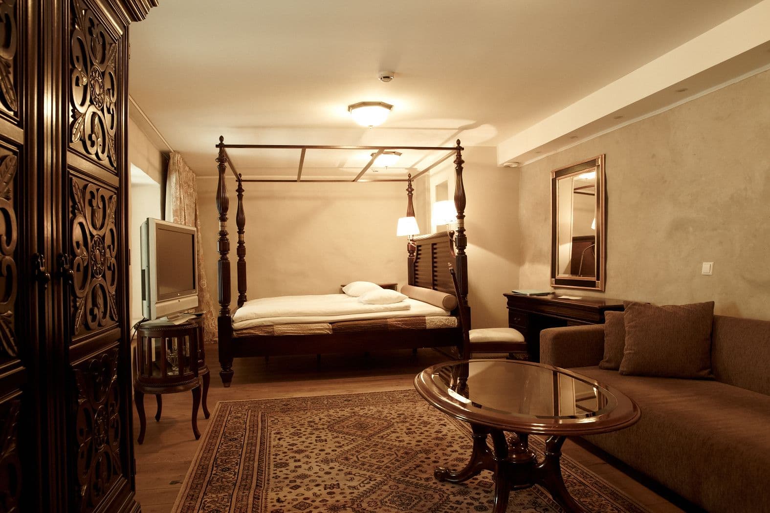 CRU Hotel
