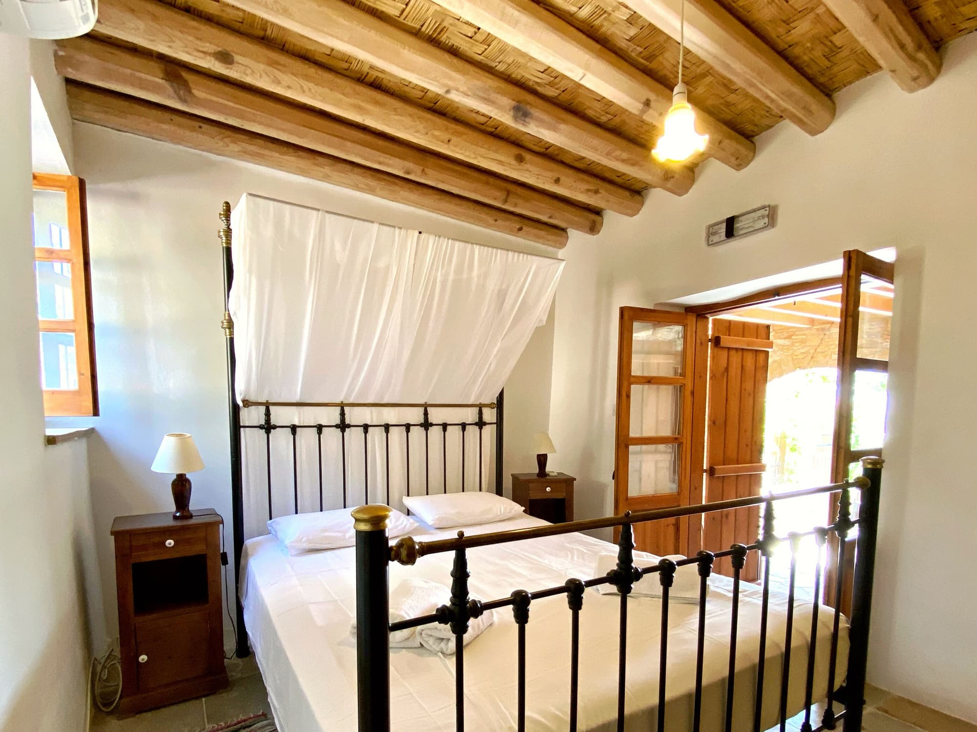 Eveleos Country House