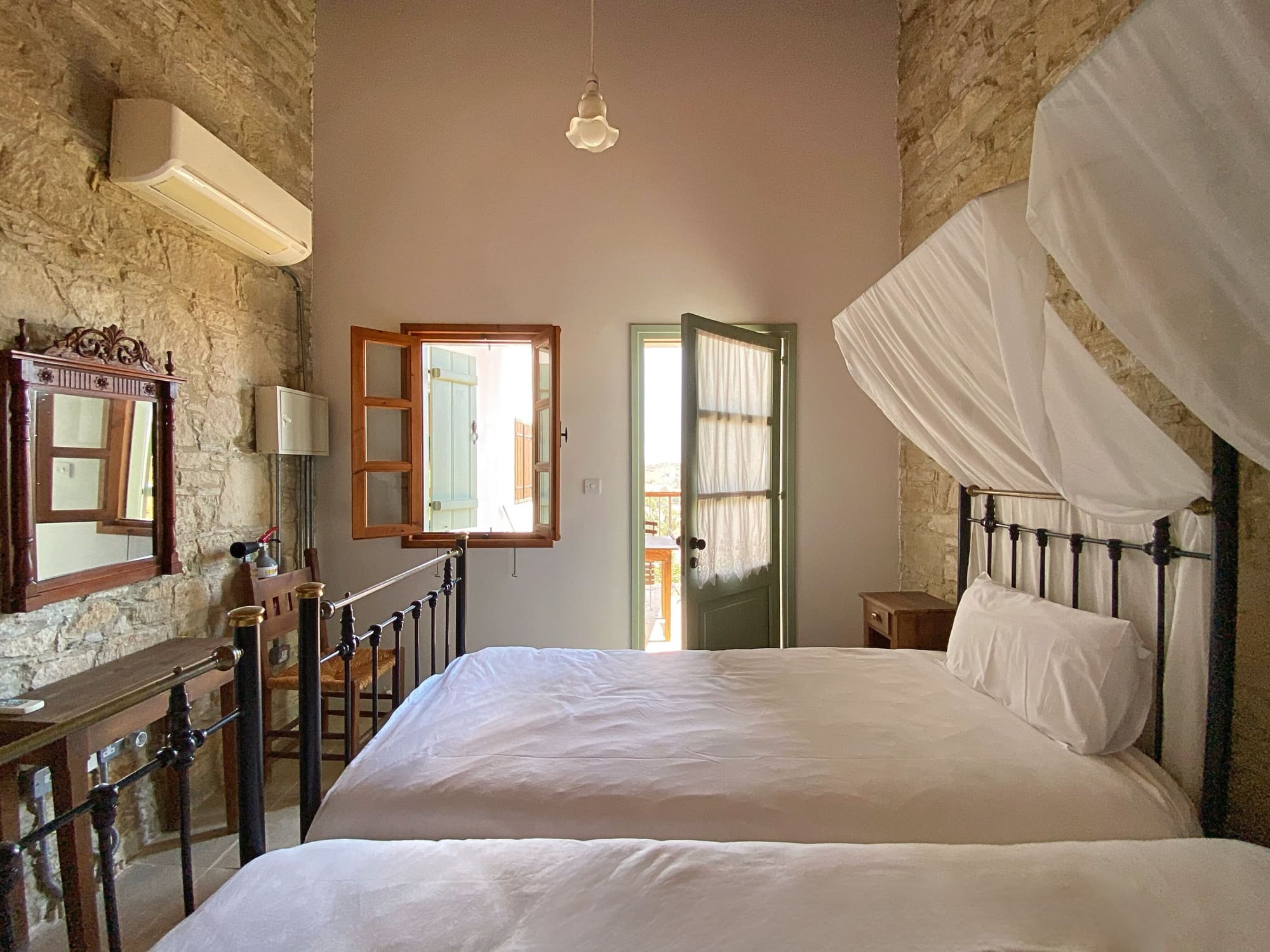 Eveleos Country House