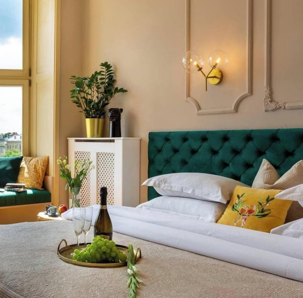 Feniks Main Square by Fragola Collection
