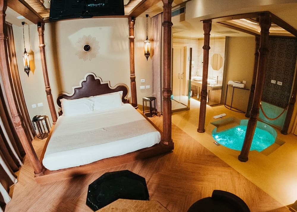 Emotional Grand Motel