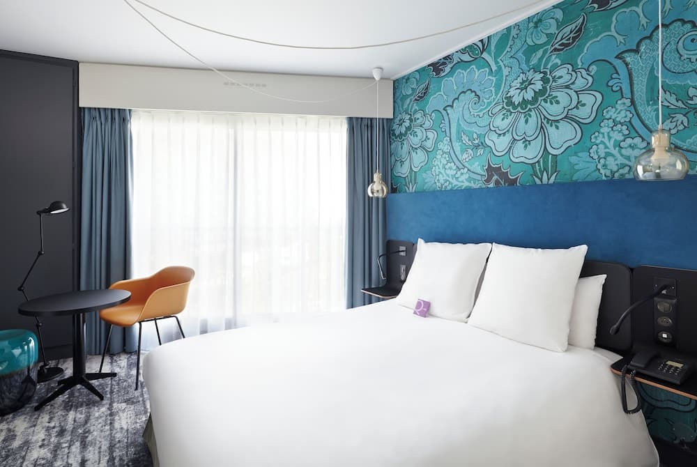 Relais de Lyon by Malone