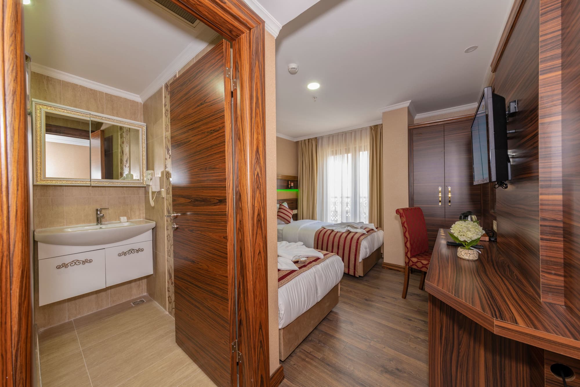 Vision Deluxe Hotel